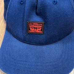Casquette Levi strauss & co blauw, a été signalé par Pathé Buitenhof utilisant iLost