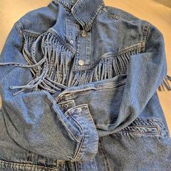 Jacka blauw met rafels, rapporterat av Connexxion Zeeland med iLost