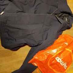 Jacka Navy Carhartt in red tkmax bag, rapporterat av KABUL à GoGo / Teatro med iLost