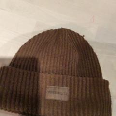 قبعة صغيرة Bruin wol، كما تم الإبلاغ عنه بواسطة IKEA Wilrijk عبر iLost