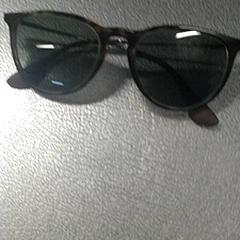 Gafas de sol, segundo informou IKEA Arlon usando iLost