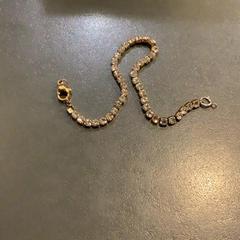 Ketting & Armband, zoals gemeld door MEININGER Hotel Bordeaux Gare Saint-Jean met iLost
