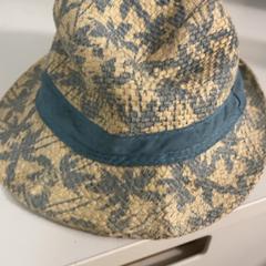 Kapelu bleu, gisa salatu by IKEA Mons iLost erabiliz