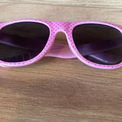 Solbriller Roze, som rapportert av Attractie- & Vakantiepark Slagharen ved bruk av iLost