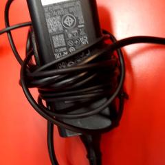 Carregador de portàtils, segons ha informat UvA REC mitjançant iLost