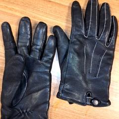 Kesztyű, amint azt Qbuzz DMG az iLost segítségével jelentette.