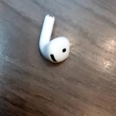 Airpod Right side, rapporterat av Leonardo Royal Hotel Amsterdam med iLost