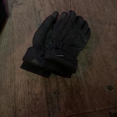 Kesztyű, amint azt De Heeren van Aemstel az iLost segítségével jelentette.