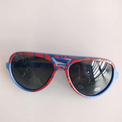 Lunettes de soleil, a été signalé par Twisto utilisant iLost