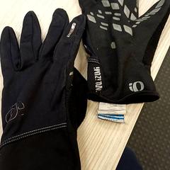 Handskar Noir, rapporterat av IKEA Nantes med iLost