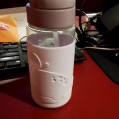 İLost kullanarak Apenheul tarafından bildirildiği gibi Içki şişesi