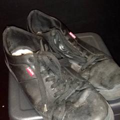 الأحذية، كما تم الإبلاغ عنه بواسطة TivoliVredenburg عبر iLost