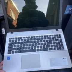 Zwarte laptop tas met laptop, as reported to iLost