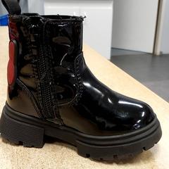 Kleding - Kinderlaarsje zwart, rapporterat av Centraal magazijn med iLost