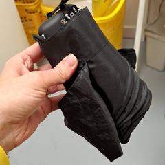 Esernyő, amint azt IKEA Paris - Italie Deux az iLost segítségével jelentette.