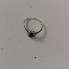 Anell Couleur Or Pierres blanche et bleu, segons ha informat IKEA Toulon mitjançant iLost