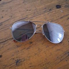 Gafas de sol zonnebril, ha sido reportado por Bospop con iLost