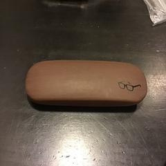 Brilleetui, som rapportert av Qbuzz U-OV ved bruk av iLost