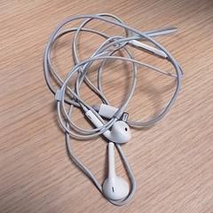 Oortjes, gisa salatu by Qbuzz Fryslân iLost erabiliz