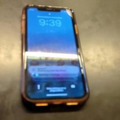 Gsm iPhone ; oranje - roze ;, iLost를 사용하여 Universiteit Gent - Faculteitsbibliotheek LW에 보고됨