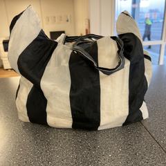 Tasje, a été signalé par Connexxion Amstelveen utilisant iLost