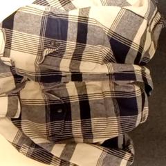 Košeľu, ako bolo nahlásené Mövenpick Hotel Amsterdam City Centre pomocou iLost