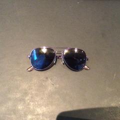 Sonnenbrille Sunglasses, gemeldet von Van der Valk Hotel Amsterdam Zuidas über iLost