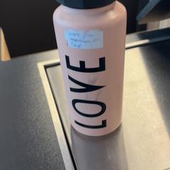 Cantimplora Roze plastic met Love, segons ha informat Pathé Amsterdam Noord mitjançant iLost