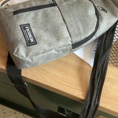 ハンドバッグ Grey bag がiLostで MEININGER Hotel Köln West によって報告されました