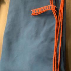 수건 Blue and orange, iLost를 사용하여 MEININGER Hotel Bordeaux Gare Saint-Jean에 보고됨