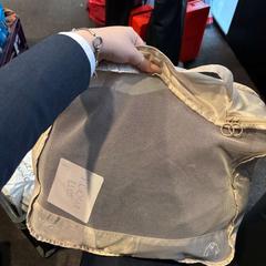 Ruházat BAG, amint azt Leonardo Hotel Amsterdam Rembrandtpark az iLost segítségével jelentette.