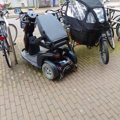 scootmobiel, amint azt az iLostnak jelentették.