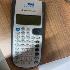 Kalkylator white and grey, rapporterat av Vrije Universiteit Brussel (VUB) med iLost