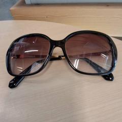 Lunettes de soleil, amint azt IKEA Grenoble az iLost segítségével jelentette.