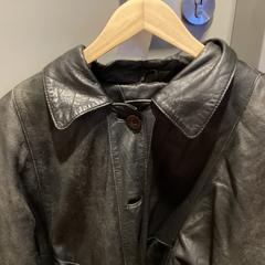 Jakke zwart leer - 300425 PILOT, som rapportert av Ziggo Dome ved bruk av iLost