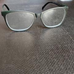 Bril zwart, come riportato da Centraal magazijn utilizzando iLost