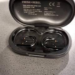 Caja de audífonos doosje, ha sido reportado por Breng Nijmegen con iLost