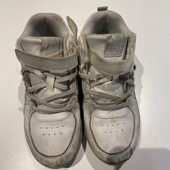 Zapatillas deportivas white, segundo informou Amsterdam ID Aparthotel usando iLost
