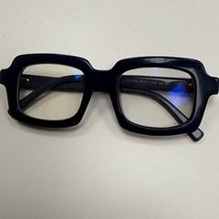 안경 Bleu, iLost를 사용하여 ilévia에 보고됨