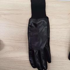 Handschoenen, zoals gemeld door IKEA Liège met iLost