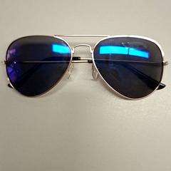 Sunglasses Goud, as reported by Burgers' Zoo using iLost