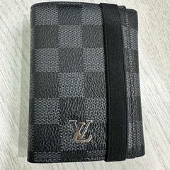 محفظة نقود اسود بداخلها هوية + رخصة + بطاقة صراف, segundo informou محطة الدمام (الدمام) usando iLost