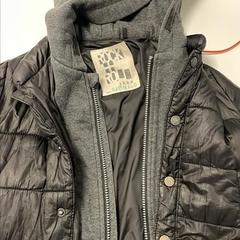 Txamarra grise IKKS, gisa salatu by IKEA Mons iLost erabiliz