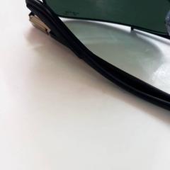 Solglasögon zwart, rapporterat av Beeld & Geluid Hilversum med iLost