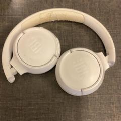 Jbl headphones White, as reported by MEININGER Hotel Brussels City Center using iLost