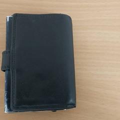 Porte-cartes - Tielens, a été signalé par Centraal magazijn utilisant iLost