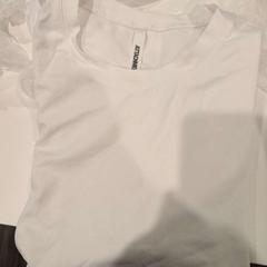 Camisa t-sh, ha sido reportado por Inntel Hotels Utrecht Centre con iLost