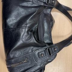 Poltsa Zwart, gisa salatu by Pathé Amsterdam Noord iLost erabiliz