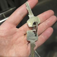 Sleutels, iLost에 보고됨