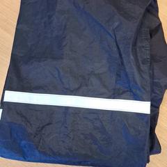 Regnbyxor blauw, rapporterat av Qbuzz DMG med iLost